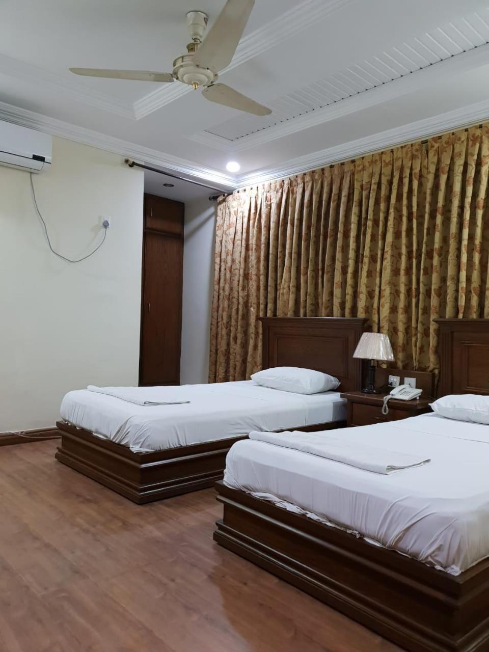 Hotel Grand Faisalabad Eksteriør bilde